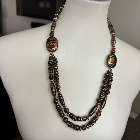 Elegant Brown Beaded Necklace - Picture 3 of 8